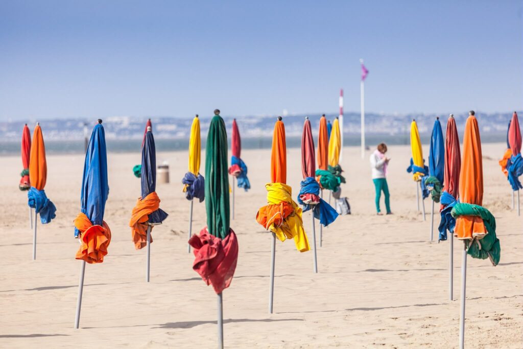 parasols sur la plage