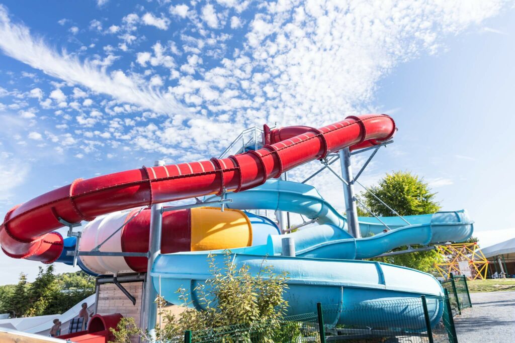 toboggans aquatiques géants du camping la vallée en normandie