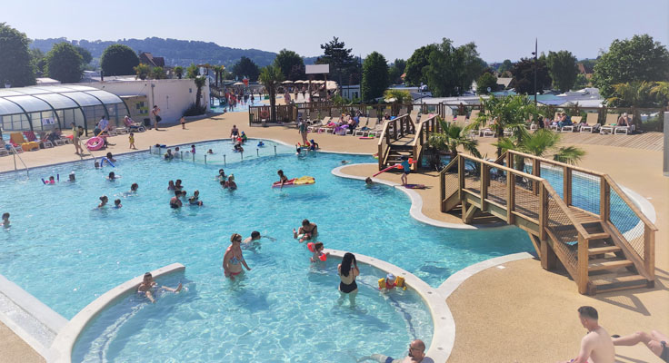 parc-aquatique-la-vallee-piscine-exterieure