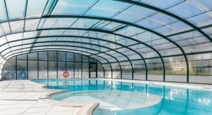 piscine intérieure La Vallée